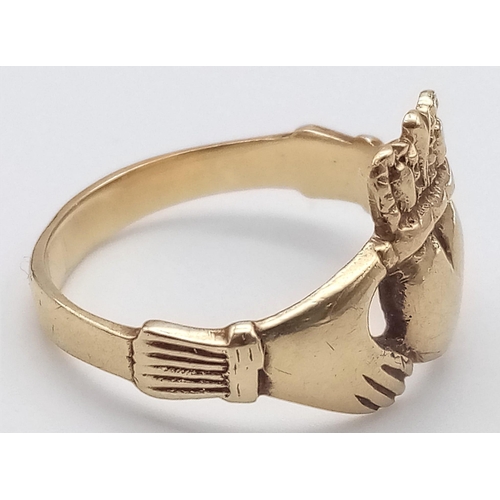 25 - A 9K YELLOW GOLD CLADDAGH RING. TOTAL WEIGHT 3.1G. SIZE 0