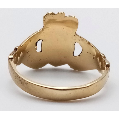 25 - A 9K YELLOW GOLD CLADDAGH RING. TOTAL WEIGHT 3.1G. SIZE 0