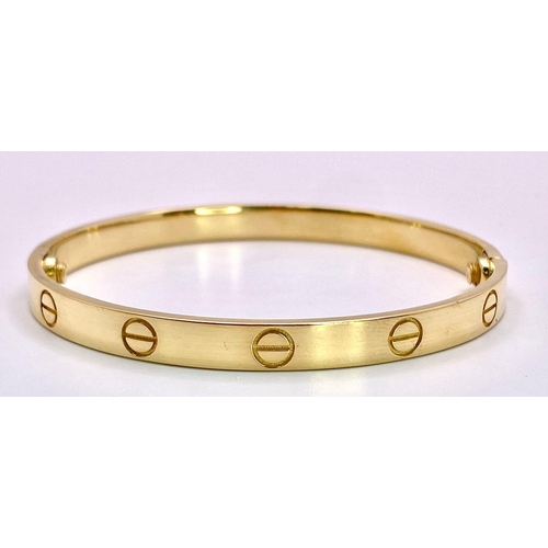 3 - A 18K YELLOW GOLD CARTIER STYLE BANGLE 35.8G 20.2cm

(7995)