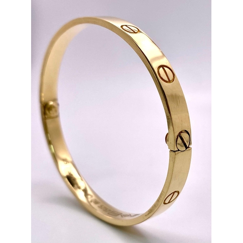 3 - A 18K YELLOW GOLD CARTIER STYLE BANGLE 35.8G 20.2cm

(7995)