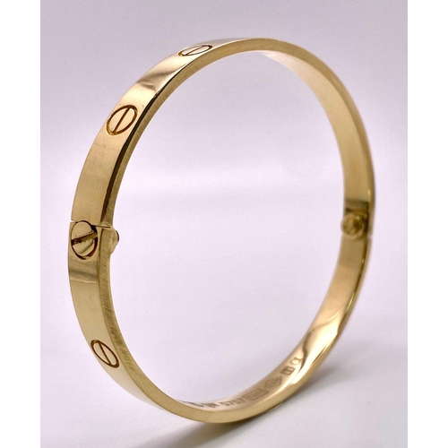 3 - A 18K YELLOW GOLD CARTIER STYLE BANGLE 35.8G 20.2cm

(7995)