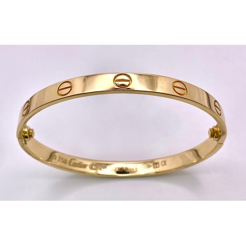 3 - A 18K YELLOW GOLD CARTIER STYLE BANGLE 35.8G 20.2cm

(7995)