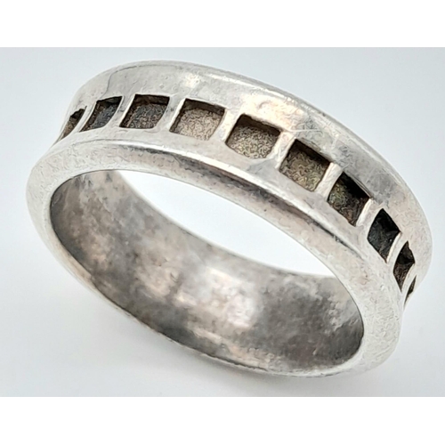 308 - Sterling Silver Fancy Band Ring.
Size: R
Weight: 8.3g

A/S 8004