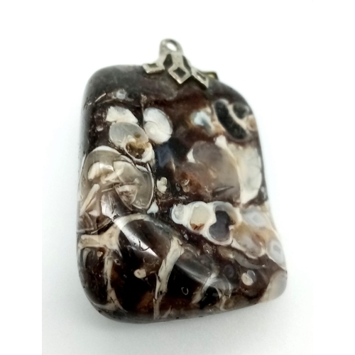 940 - Fascinating Marbleised Agate Pendant. 
Measures 3cm in lengths, filled with swirls of changing colou... 