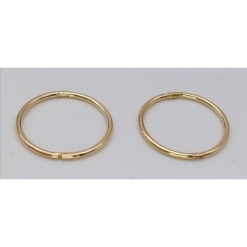 229 - A PAIR OF 9K YELLOW GOLD SLEEPER HOOP EARRINGS. TOTAL WEIGHT 0.8G