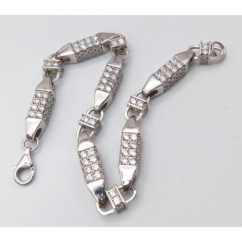 108 - A STERLING SILVER STONE SET FANCY LINK BRACELET 33.4G 23.3cm length

(7590)