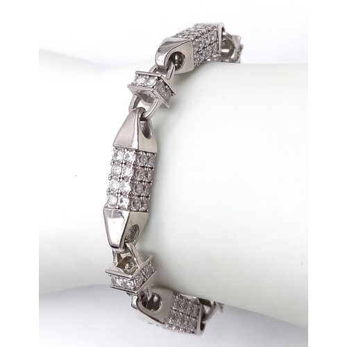 108 - A STERLING SILVER STONE SET FANCY LINK BRACELET 33.4G 23.3cm length

(7590)