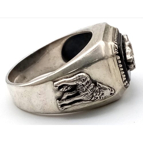 111 - A 925 silver Howling Wolf gent ring. Total weight 14.8G. Size Z. Please see photos for details.