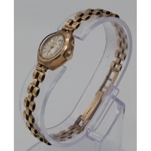 1128 - A Vintage Accurist 9K Gold Ladies Watch. 9k gold bracelet and case - 16mm. 11.55g. Not currently wor... 