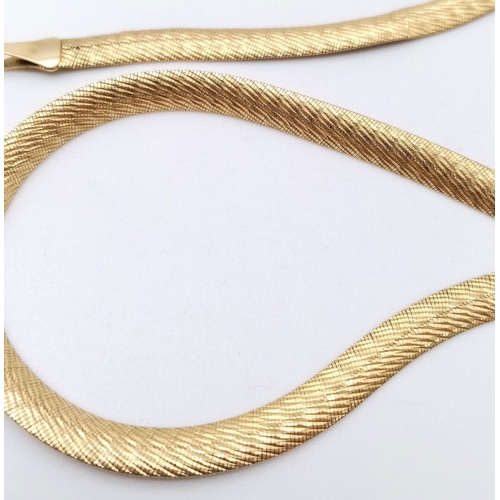 13 - A vintage Italy 9K Gold snake link necklace. Total weight 8.4G. Total length 45cm.