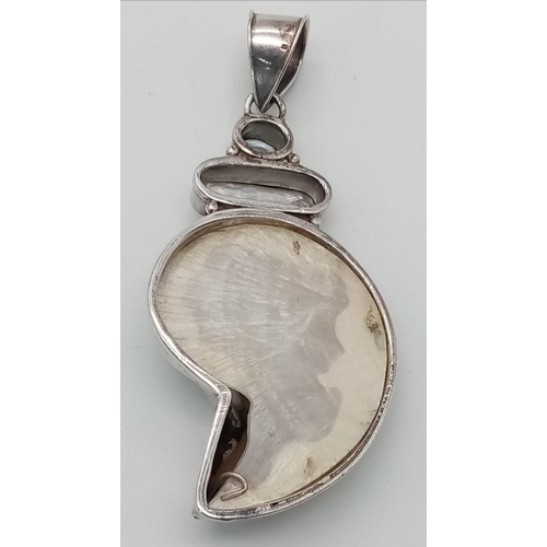 247 - STERLING SILVER, FANCY SHELL SHAPED STONE SET PENDANT.
SIZE: 9CM
WEIGHT: 36.2G

SC 8044