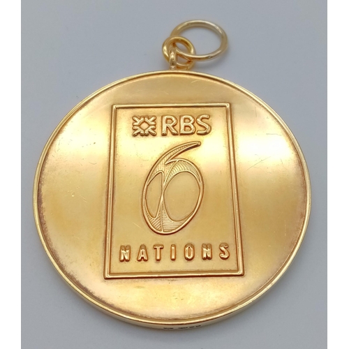 253 - STERLING SILVER WITH GOLD VERMEIL FINISH, RBS 6 NATIONS RUGBY MEDAL/PENDANT 2008.
SIZE: 5.5CM WIDE
W... 