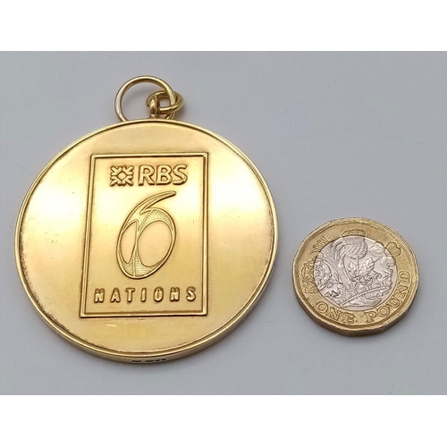 253 - STERLING SILVER WITH GOLD VERMEIL FINISH, RBS 6 NATIONS RUGBY MEDAL/PENDANT 2008.
SIZE: 5.5CM WIDE
W... 