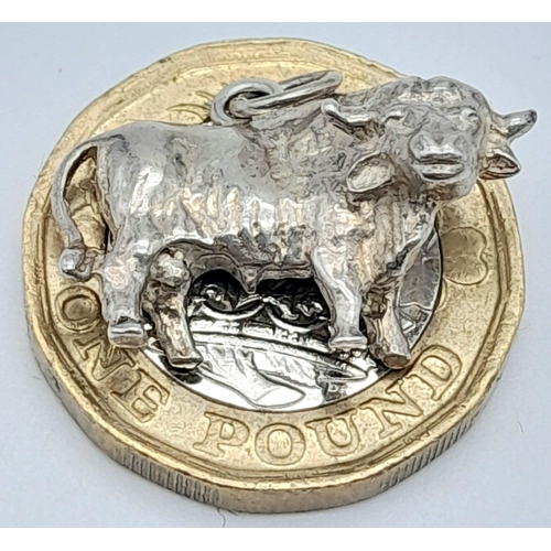 266 - A STERLING SILVER BULL CHARM 5.5G

(6060)