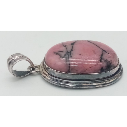 287 - STERLING SILVER, STONE SET PENDANT.
SIZE: 4CM
WEIGHT: 21.3G

SC 8046