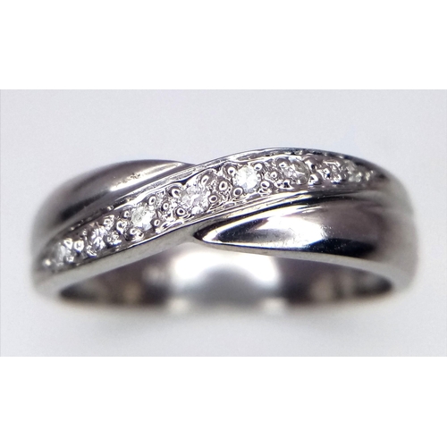 289 - 9k white gold diamond set crossover band ring.
2.5g, size J (dia: 0.04ct)

SH5525H