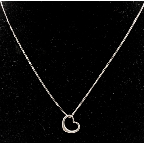 32 - A 9K WHITE GOLD HEART PENDANT ON CHAIN. TOTAL WEIGHT 3.5G. TOTAL LENGTH 50CM.