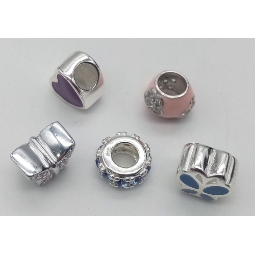 352 - SELECTION OF 5, STERLING SILVER, PANDORA STYLE CHARMS.
WEIGHT: 7.2G

SC 8052