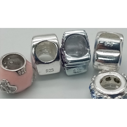 352 - SELECTION OF 5, STERLING SILVER, PANDORA STYLE CHARMS.
WEIGHT: 7.2G

SC 8052