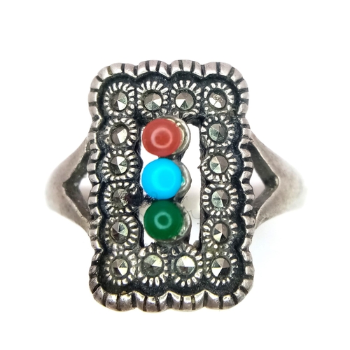 365 - STERLING SILVER, MARQUISITE SET, VINTAGE RING.
SIZE: S
WEIGHT: 6.5G

SC 8055