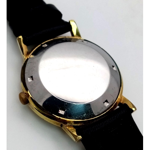 37 - A Very Collectible Early 1960s Zenith Automatic Gents Watch. Black leather strap. Gilded case - 34mm... 