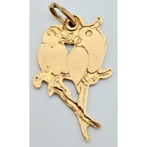 60 - 18K YELLOW GOLD, LOVE BIRDS PENDANT, ENAMELLED.
SIZE: 2CM 
WEIGHT: 1.7G

SC 8043