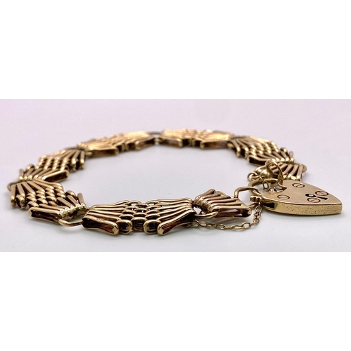 64 - 9k yellow gold gate bracelet.
18.4g, approximately 20cm length.

SH1283I