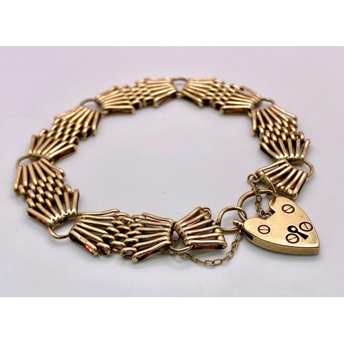 64 - 9k yellow gold gate bracelet.
18.4g, approximately 20cm length.

SH1283I