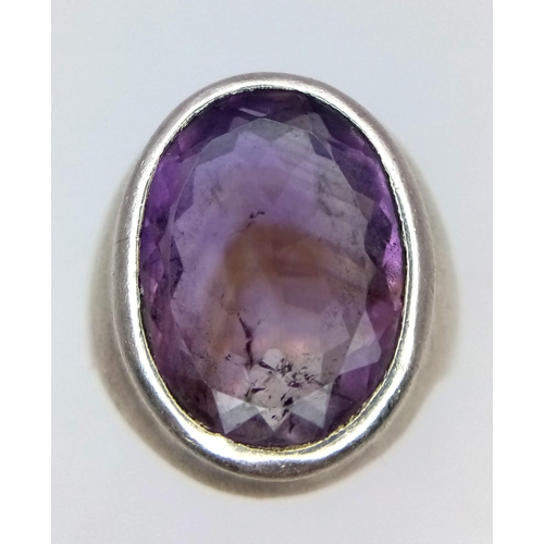 941 - Sterling Silver, Amethyst stone ring.
Size: R
Weight: 14.57g