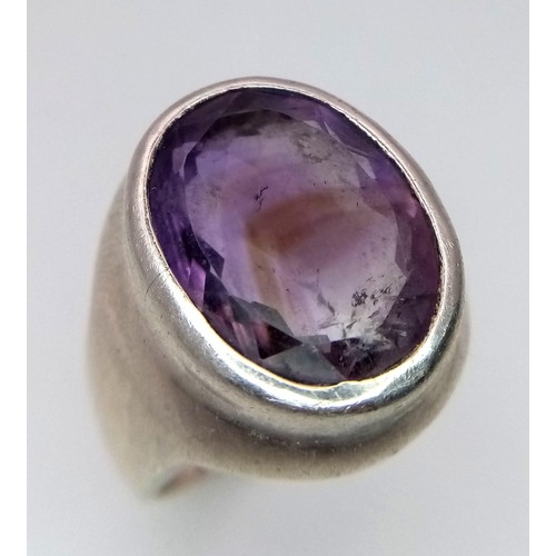 941 - Sterling Silver, Amethyst stone ring.
Size: R
Weight: 14.57g