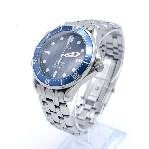 95 - An Omega Seamaster Professional Quartz Gents Watch. Stainless steel bracelet and case - 41mm. Blue d... 