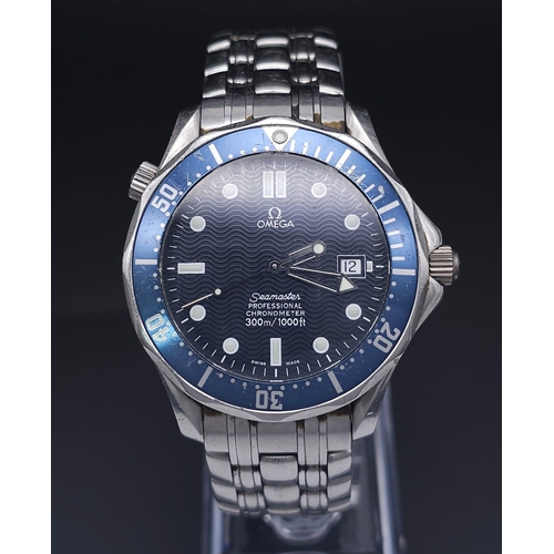 95 - An Omega Seamaster Professional Quartz Gents Watch. Stainless steel bracelet and case - 41mm. Blue d... 