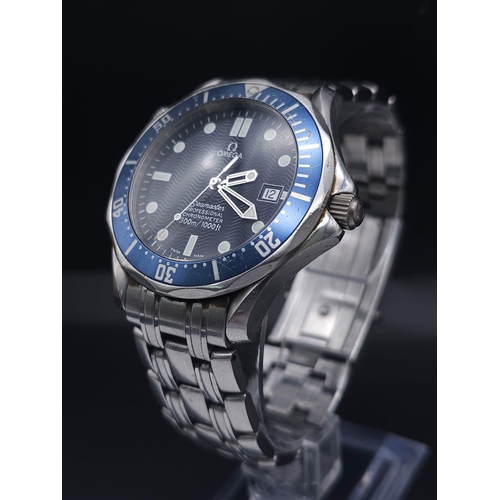 95 - An Omega Seamaster Professional Quartz Gents Watch. Stainless steel bracelet and case - 41mm. Blue d... 