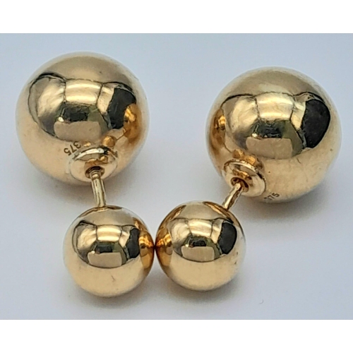 31 - A PAIR OF 9K YELLOW GOLD DOUBLE ENDED BALL STUD EARRINGS WITH SCREW ON FITTINGS. TOTAL WEIGHT 3.5G