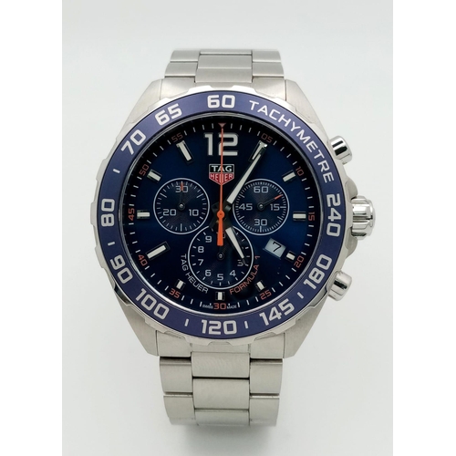 375 - A Tag Heuer Formula 1 Chronograph Gents Watch. Stainless steel bracelet and case - 42mm. Blue dial w... 