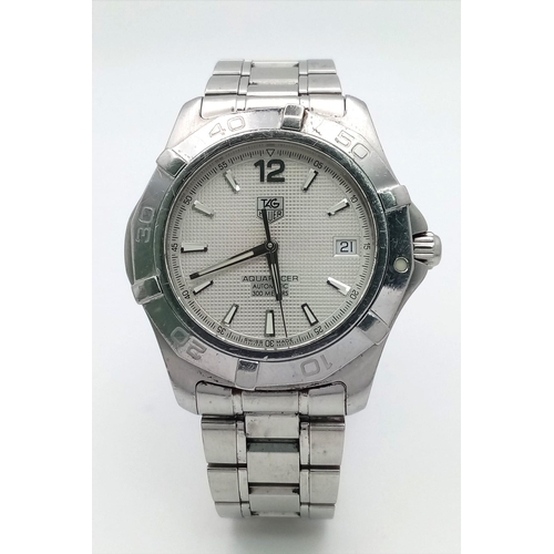 742 - A Tag Heuer Aquaracer Automatic Gents Watch. Stainless steel bracelet and case - 39mm. Silver tone d... 