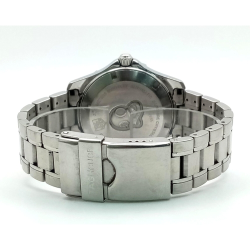 742 - A Tag Heuer Aquaracer Automatic Gents Watch. Stainless steel bracelet and case - 39mm. Silver tone d... 