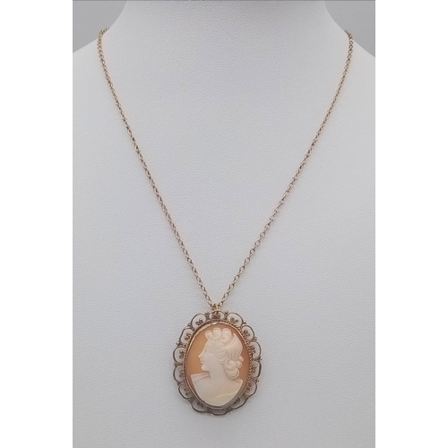 942 - An Antique 9 Carat Gold Cameo Pendant Necklace. 42cm Length Chain.
Pendant Measures 2.3cm Length. Gr... 