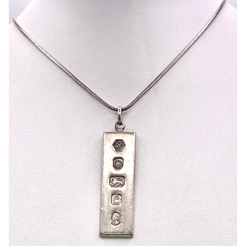 547 - A Vintage, Hallmarked 1977 Jubilee Silver Ingot Pendant Necklace. 41cm
Sterling Silver Rope Chain. I... 