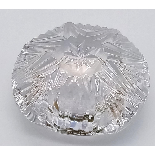 768 - A Waterford Cut Glass Crystal Clock Paperweight. 7.5cm Tall. New Battery
Fitted November 2023. Full ... 