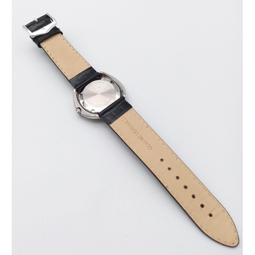 620 - A Rare Vintage Waltham Automatic Gents Watch. Black leather strap. Stainless steel oval case - 40mm.... 