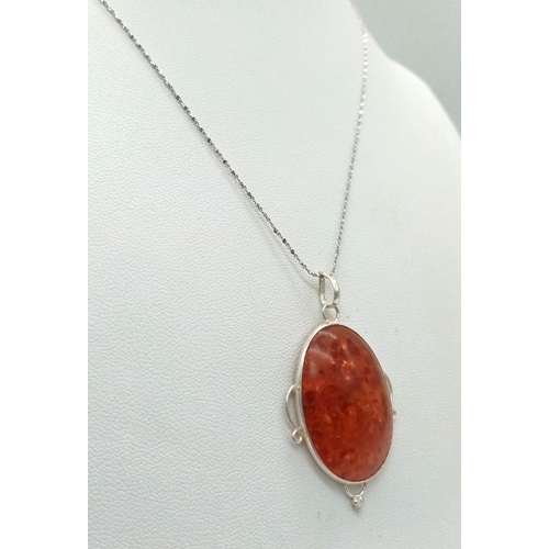 1106 - A Vintage Sterling Amber Cabochon Pendant Necklace. 45cm Length Sterling Silver Flat Link Twist Chai... 