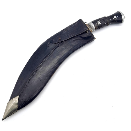 190 - A CEREMONIAL GHURKA'S KHUKRI IN BLACK LEATHER SCABBARD WITH SILVER TIP.   TOTAL LENGTH 34cms