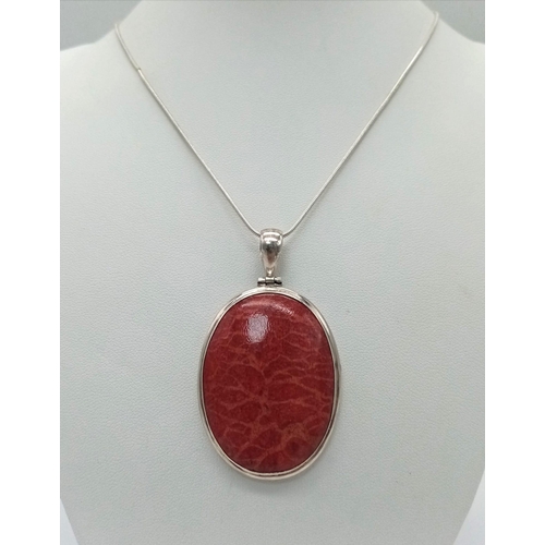 454 - A Vintage and Unique Sterling Silver Brecciated Jasper Cabochon Pendant Necklace. 56cm Length Sterli... 