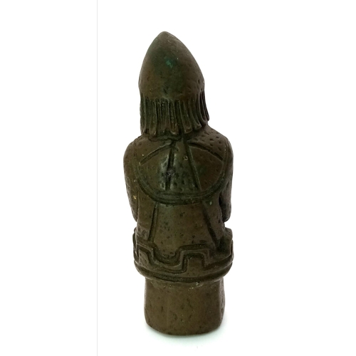 487 - A VERY EARLY HAND CARVED CHESS PIECE (CIRCA 1700)  8cms TALL