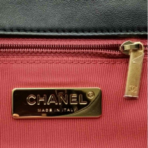 58 - A Chanel 19 Velvet Flap Hand/Shoulder Bag. Quilted velvet exterior with CC lock closure. Signature l... 