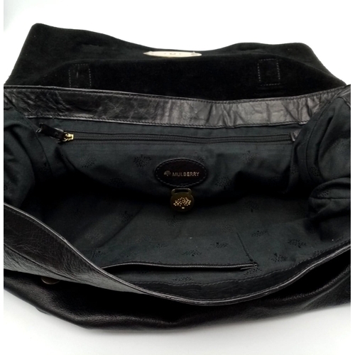 667 - A Mulberry Black Leather Alexa Handbag. Double buckle closure. Gilded hardware. Spacious interior wi... 