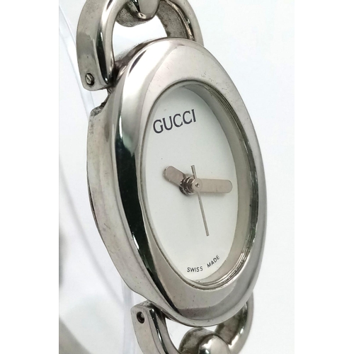 847 - A vintage Gucci Ladies Watch.
This delightful watch with 12mm oval dial is quality with a bracelet l... 