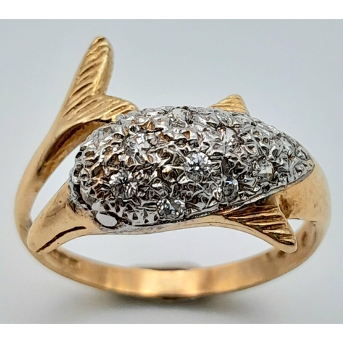 655 - A Glamourous Diamond Encrusted 9K Gold Diving Dolphin Twist Ring. Quite the mouthful. Size R. 4g tot... 