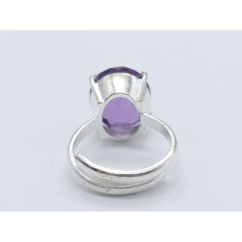 604B - A collection of Amethyst gemstone Jewellery.
Featuring a beaded necklace (44cm) with a 925 Silver cl... 